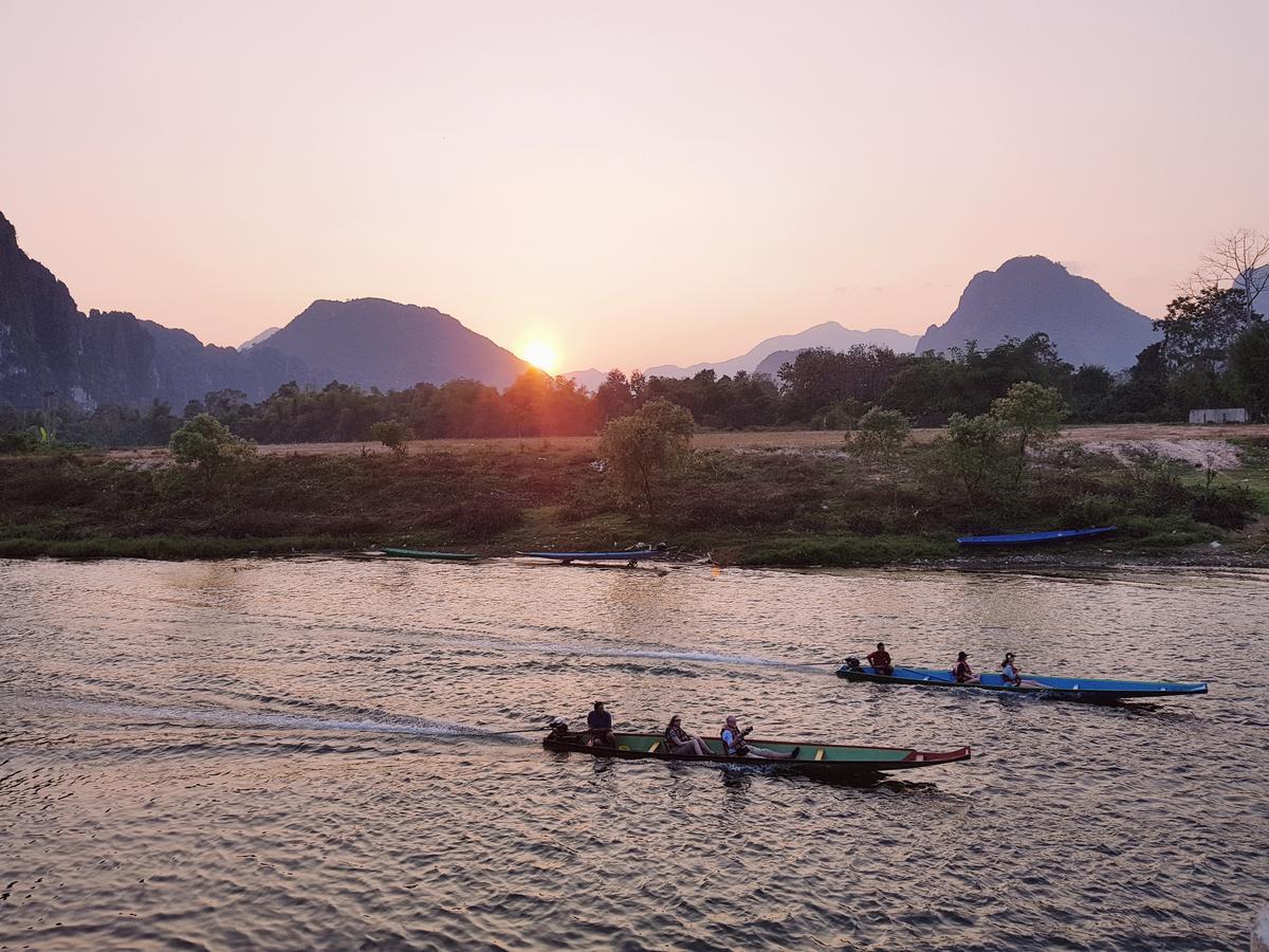 Simon Riverside Hotel Vang Vieng Exterior photo